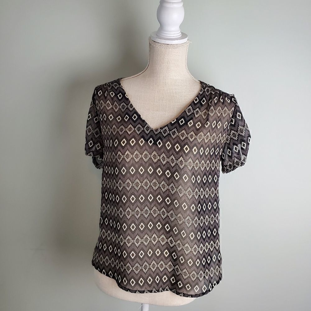 SWEET RAIN MISHKA GEO PRINT WOMEN'S SHORT SLEEVE BLOUSE SIZE SMALL